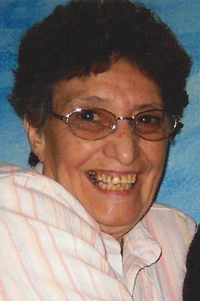 Delores M Knapp