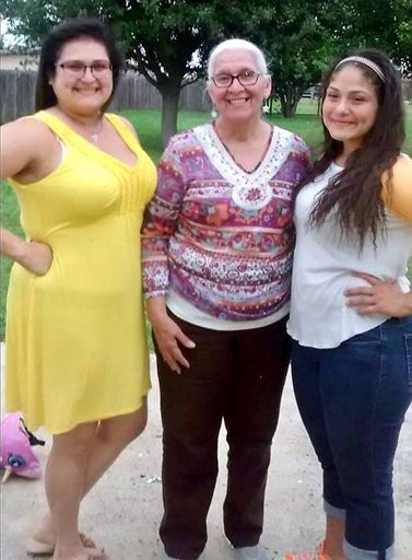 Yolanda C. Gonzalez photo gallery thumbnail 139 of 357