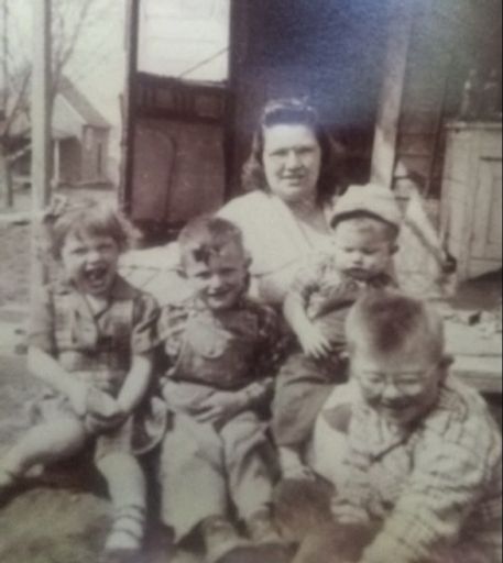 Dennis Brown photo gallery thumbnail 1 of 1