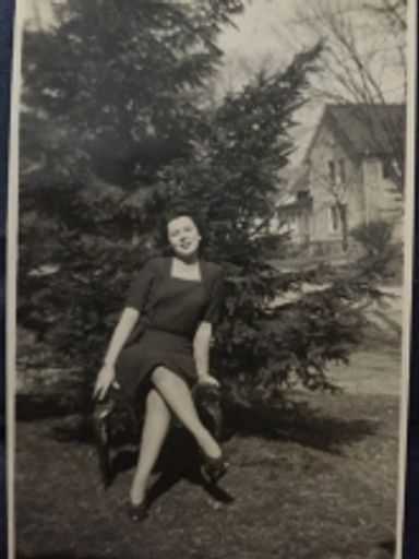 Arlene Tinus photo gallery thumbnail 4 of 5
