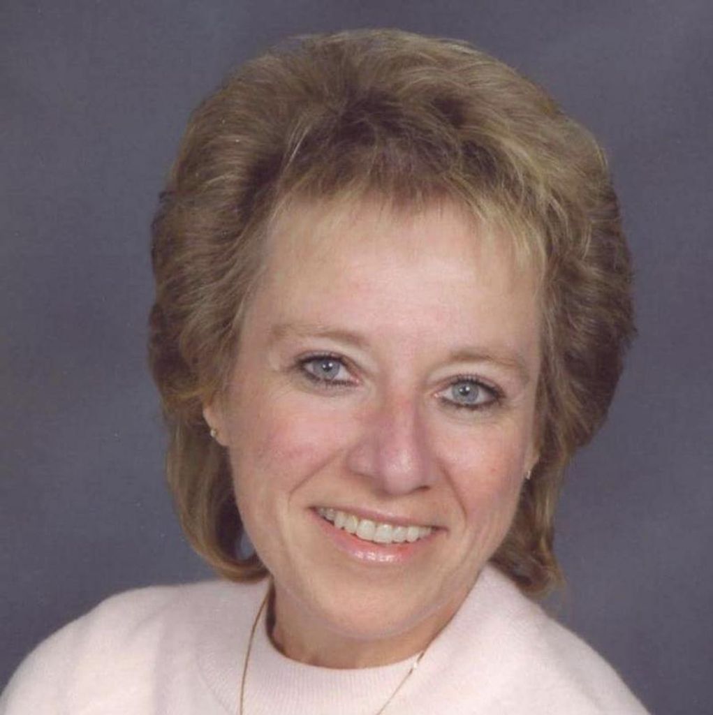 Janelle J. (Mckinley) Lowe Profile Photo