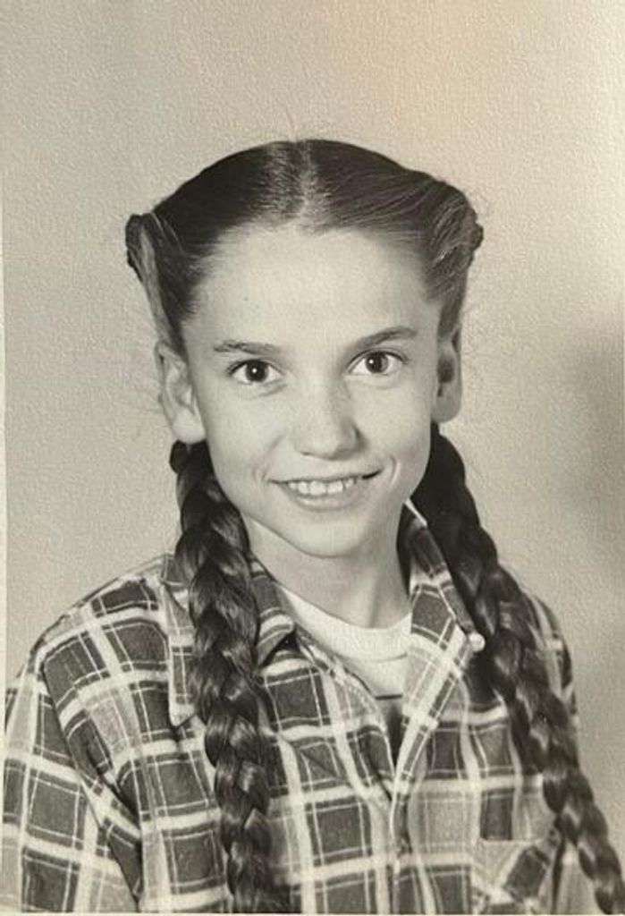 Elizabeth Farquharson Profile Photo