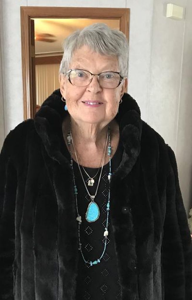 Eva "Evie" Porter