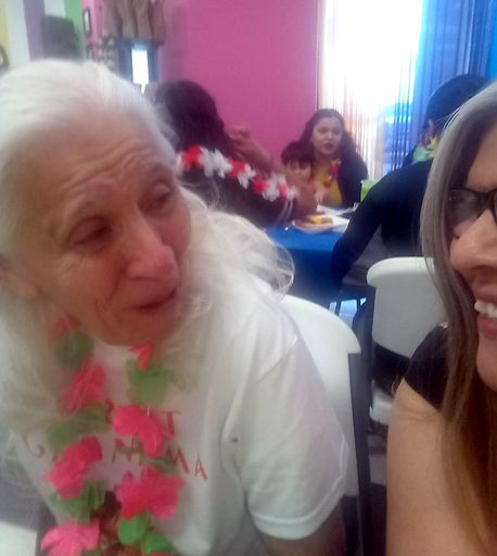 Yolanda C. Gonzalez photo gallery thumbnail 294 of 357