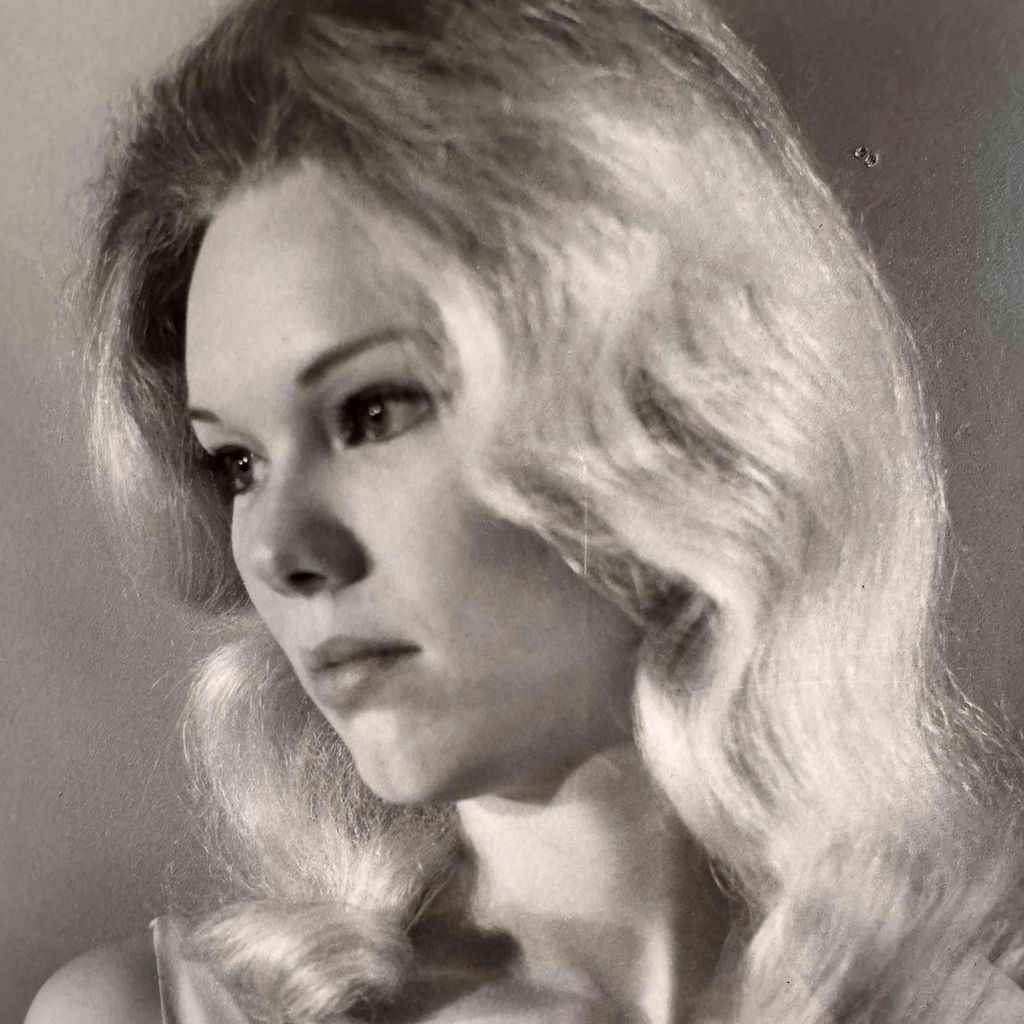 Claire Devall Hamilton Profile Photo