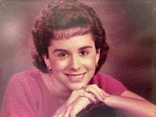 Photo of Lisa Jones Davis