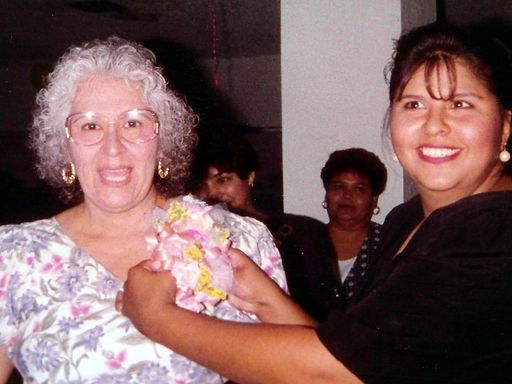 Yolanda C. Gonzalez photo gallery thumbnail 55 of 357