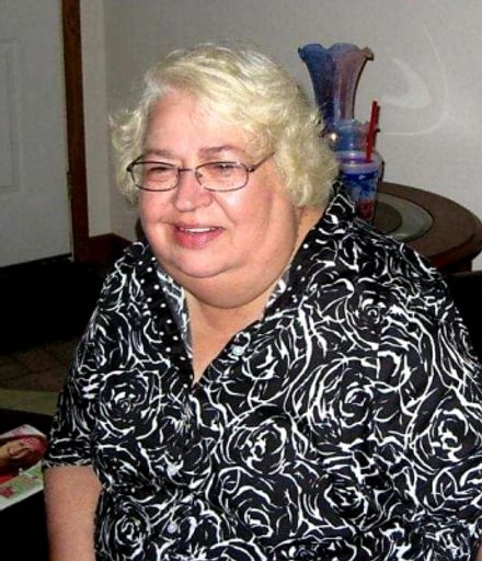 Lee Ann Hills photo gallery thumbnail 1 of 3