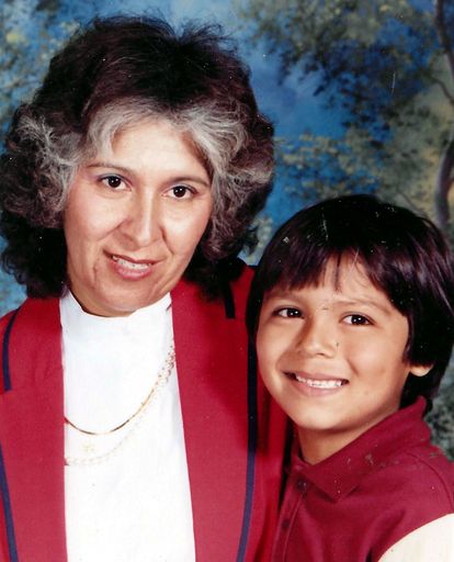 Yolanda C. Gonzalez photo gallery thumbnail 91 of 357