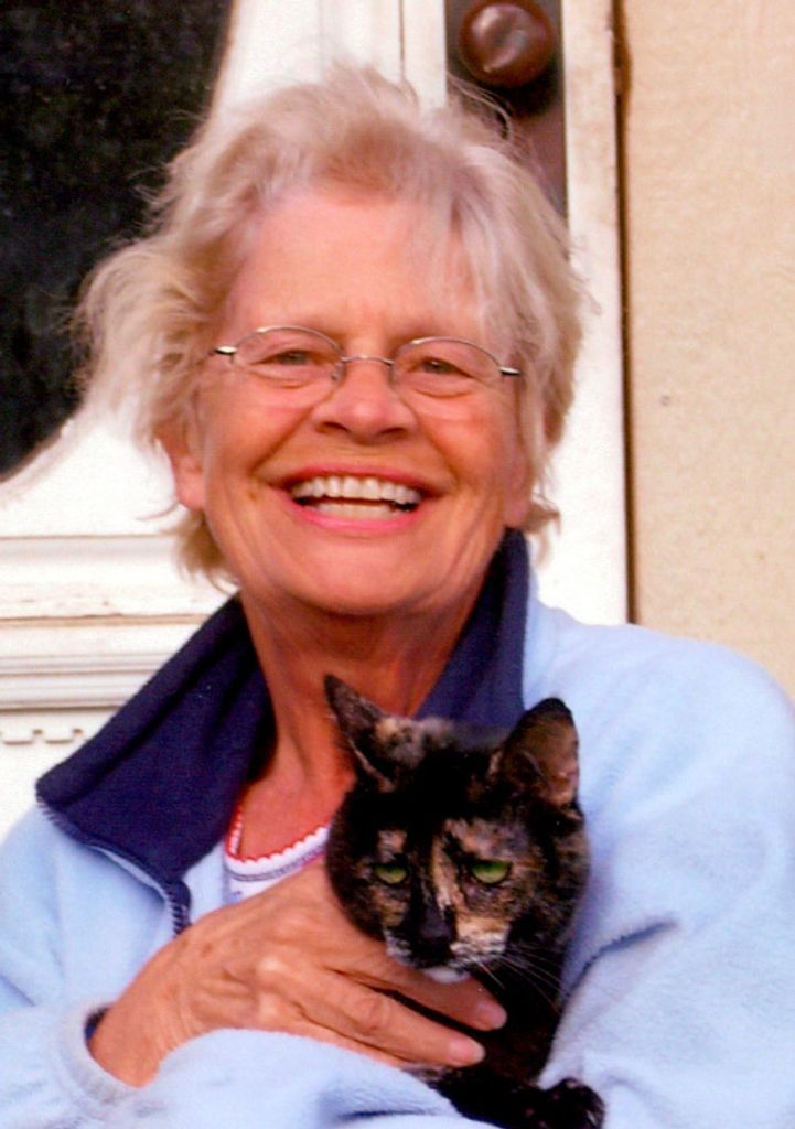 Carolyn (Aamot)  Walton
