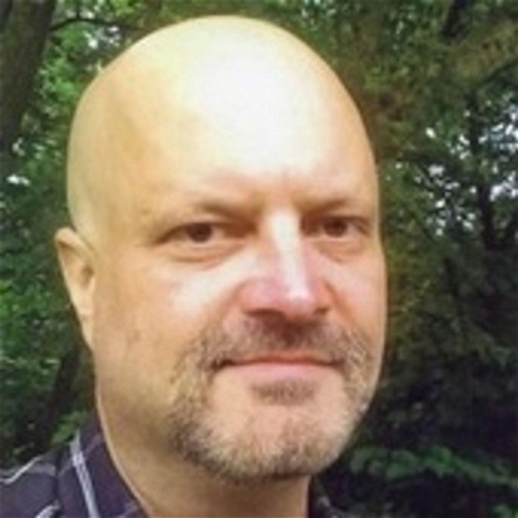 Matthew R Henschen