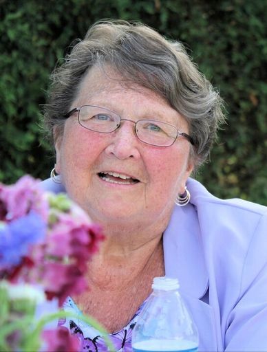 Phyllis Jordan photo gallery thumbnail 9 of 76