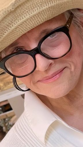 Linda Carruth Davis photo gallery thumbnail 1 of 5