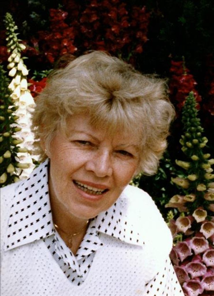Elaine Paris