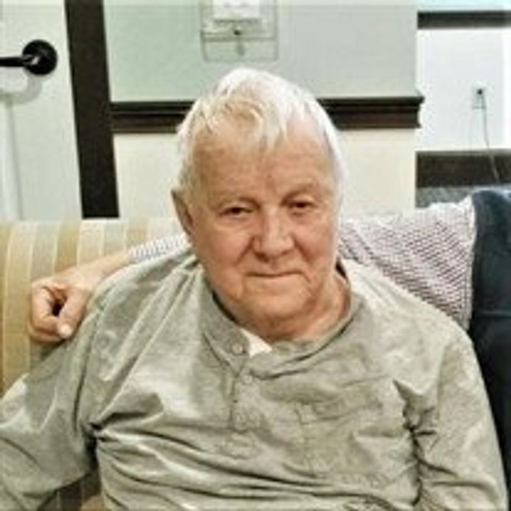 Glen  Leroy Lindholm