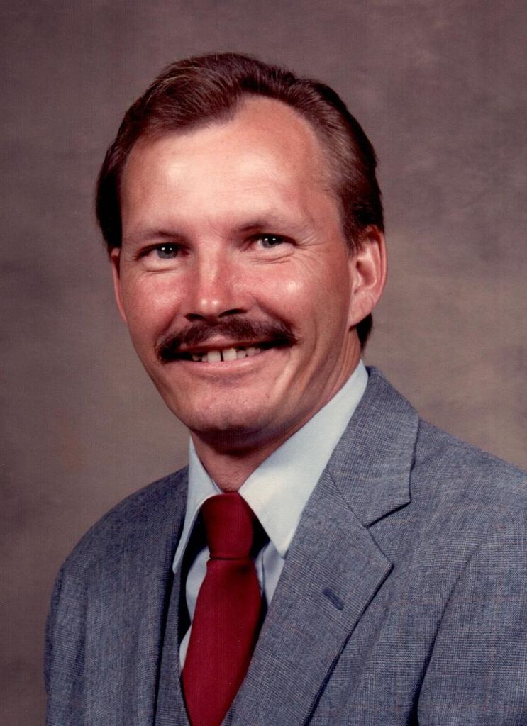 Wilbur Lee Smith Profile Photo