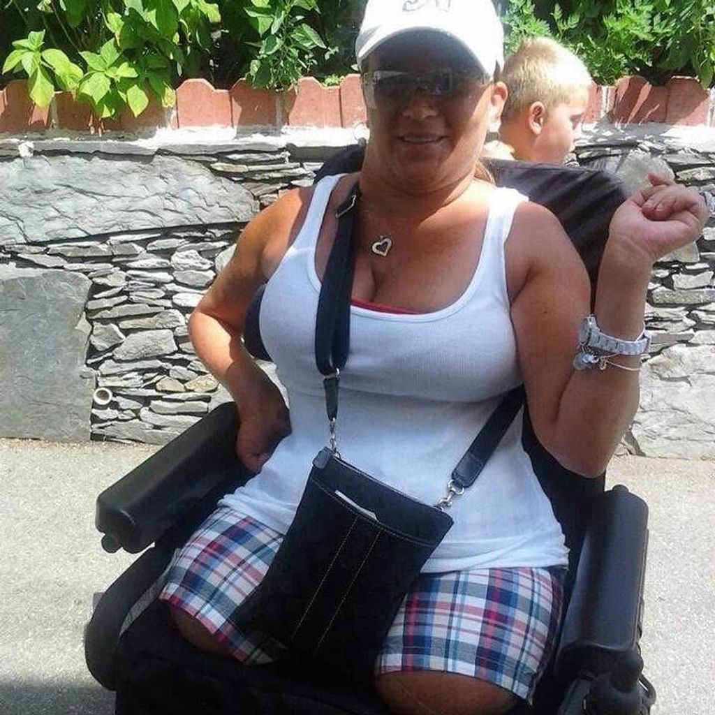 Laurie Anne Tavares Profile Photo