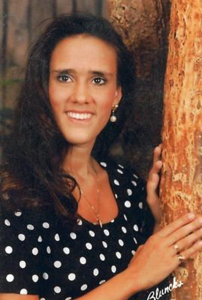 Andra Lea Fischer Profile Photo