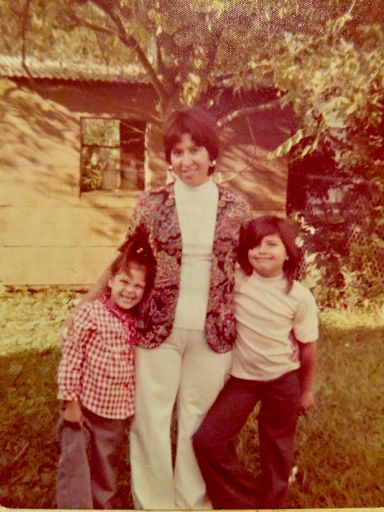 Yolanda C. Gonzalez photo gallery thumbnail 32 of 357