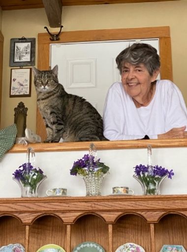 Carolyn Guay photo gallery thumbnail 8 of 13