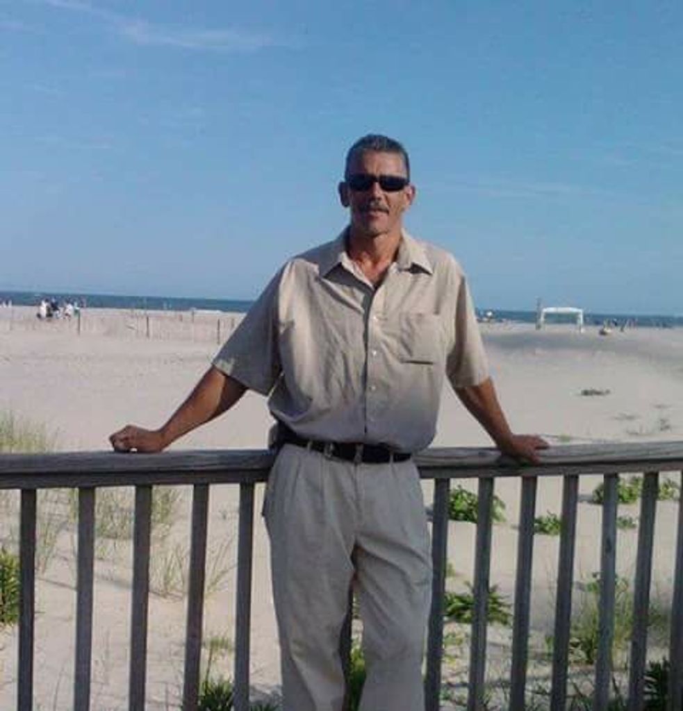 Robert E. Mc Phail