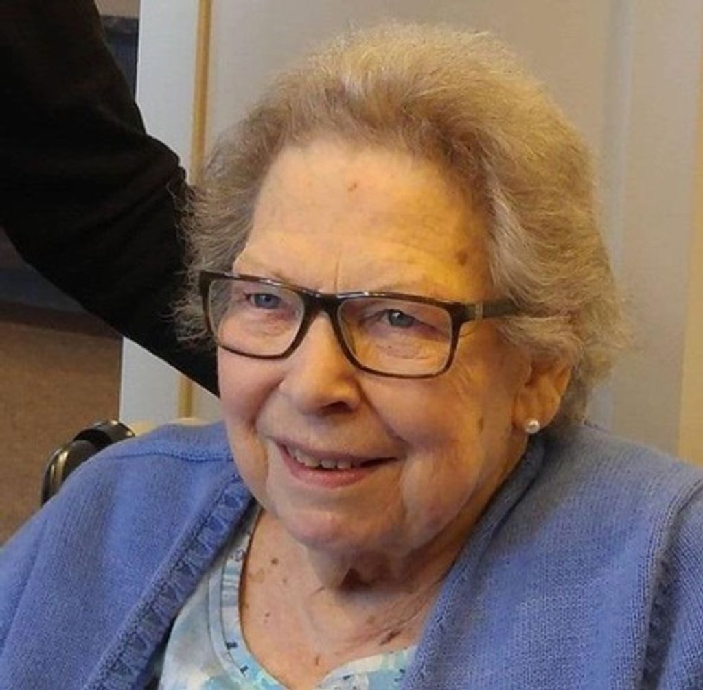 (Mabel) Margaret Edwards (Nee Fensom)