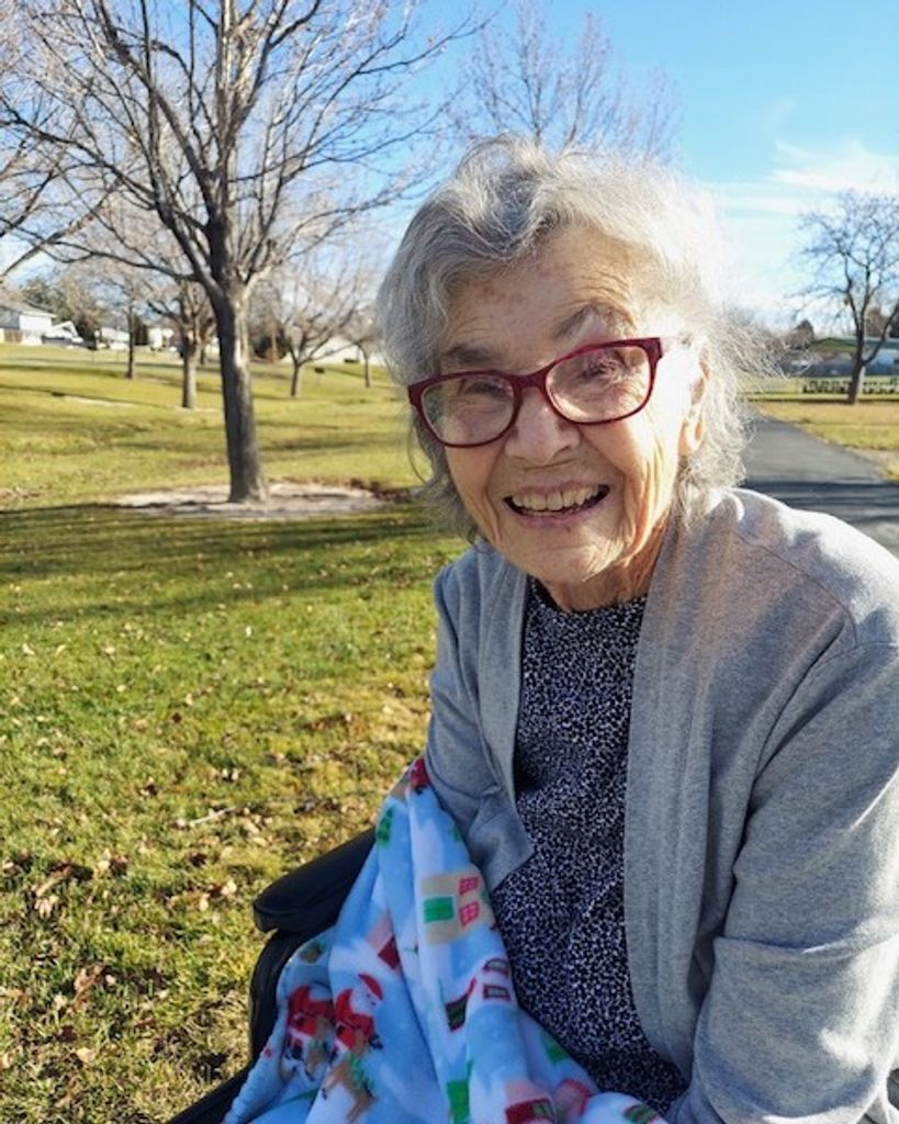 Helen Dee Requa