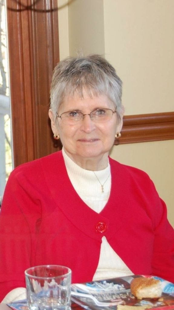 Carolyn Lakes Profile Photo