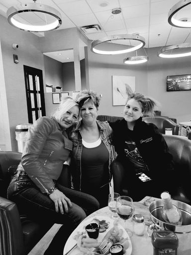 Kendra Giesbrecht photo gallery thumbnail 9 of 17