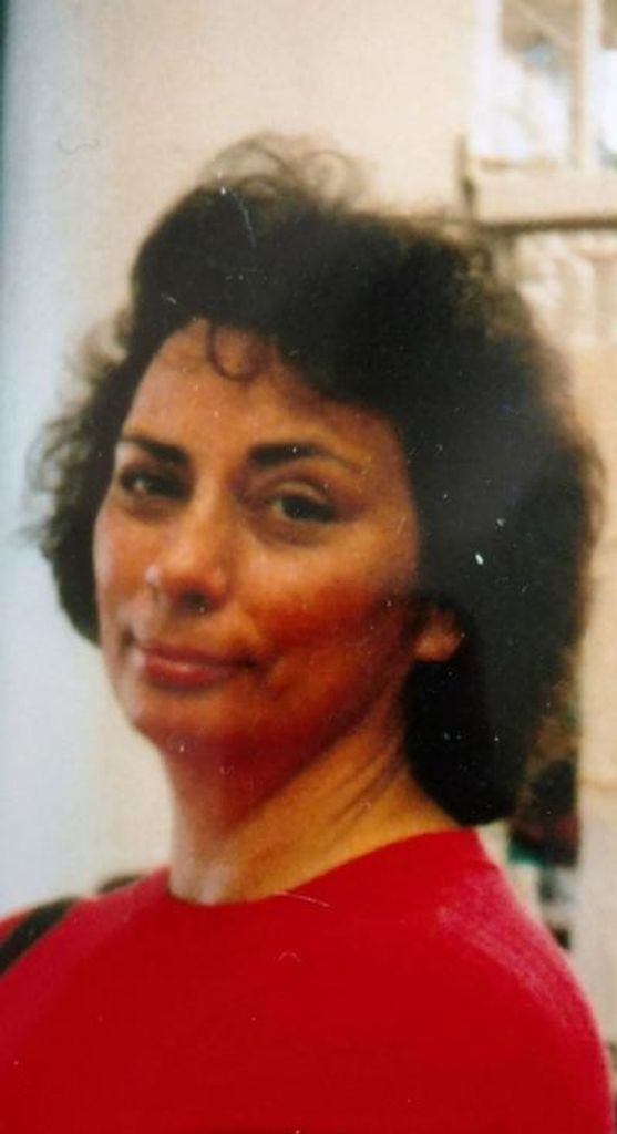 Julia Lee Bell Profile Photo