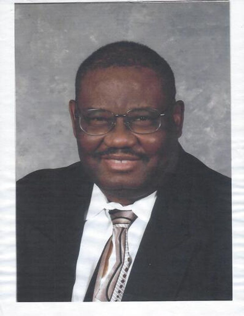 Moses Howard Profile Photo