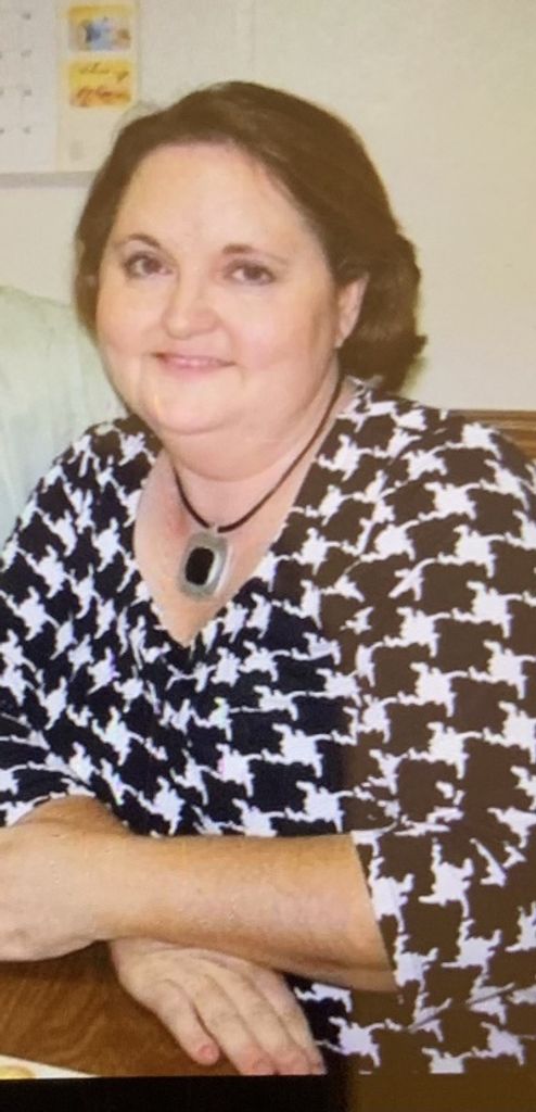 Theresa "Lynn" Lewis Profile Photo