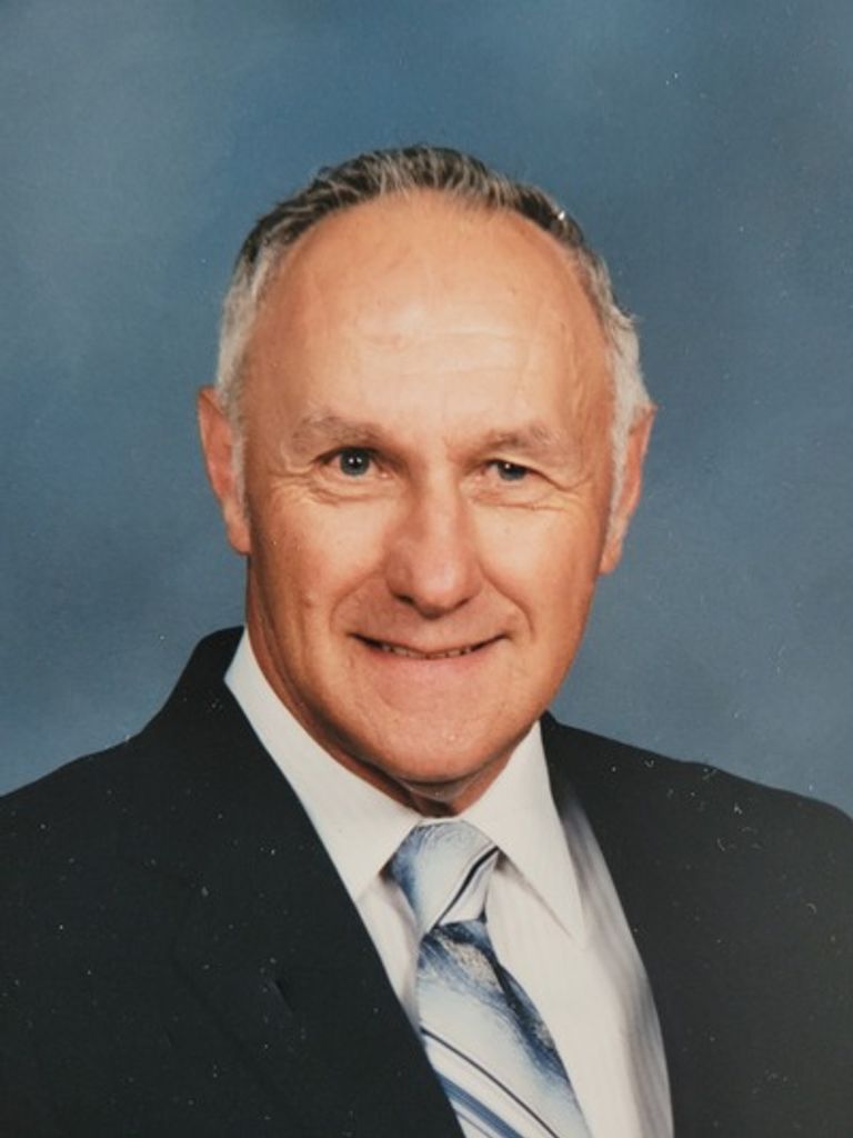 Richard Bruhl Profile Photo