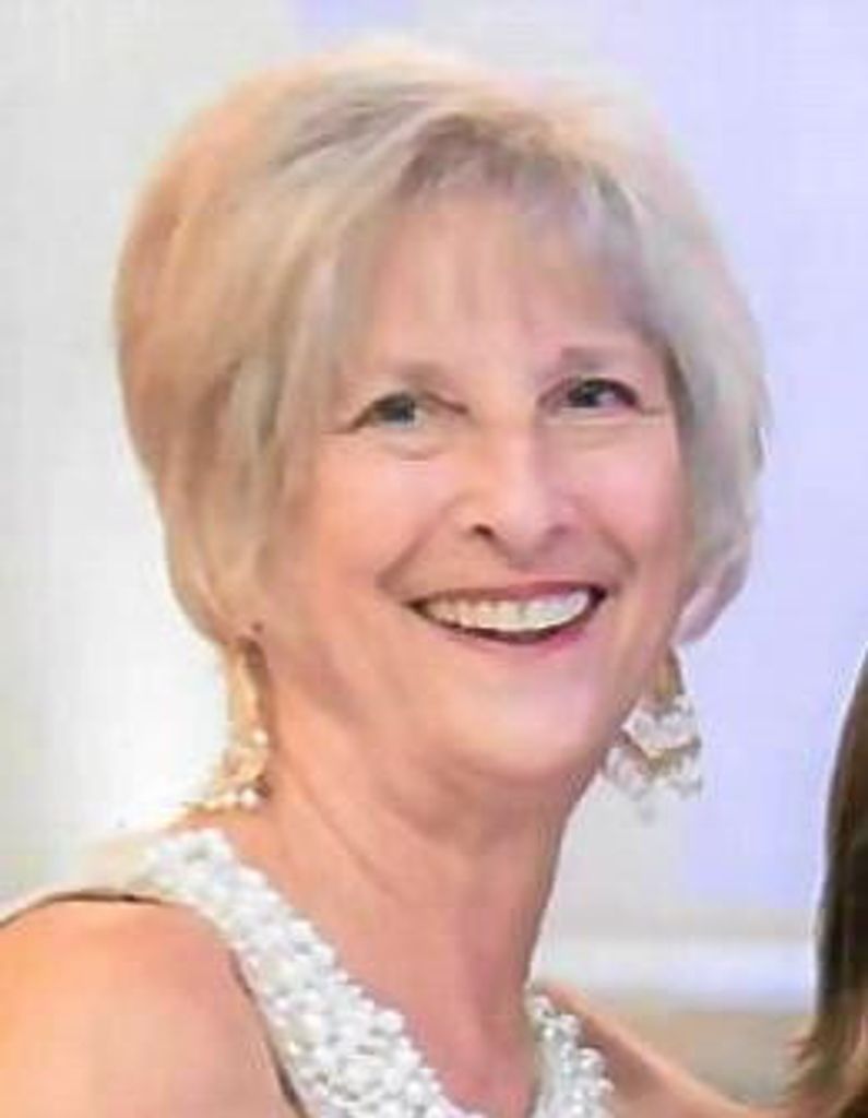 Nadine M. (Tiskur)  Ernst