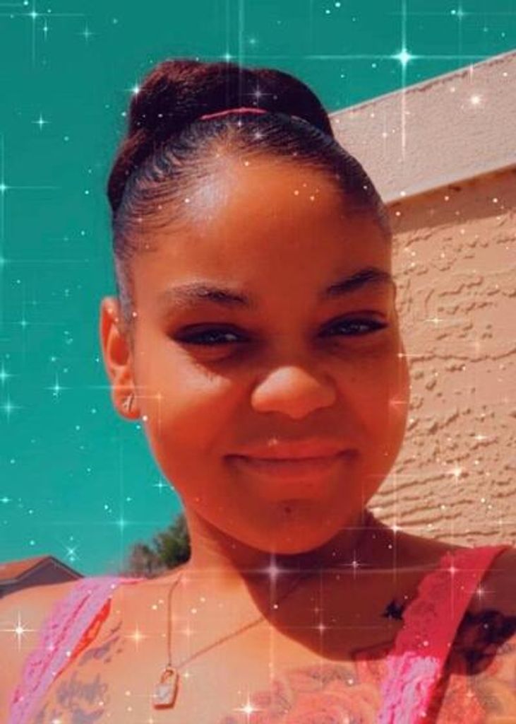 Selena Lee Santiago Profile Photo