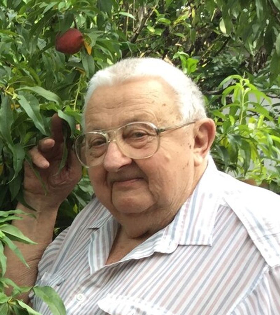 Bennie James Hollek