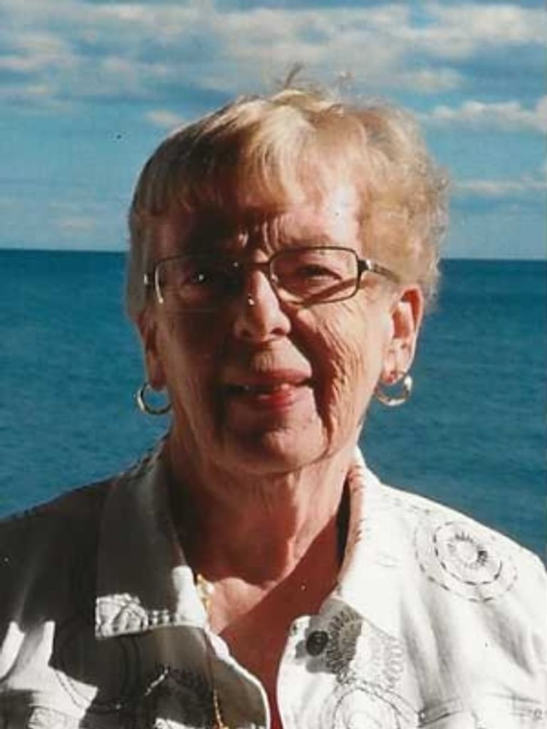 Mrs Elizabeth Della Camera Profile Photo