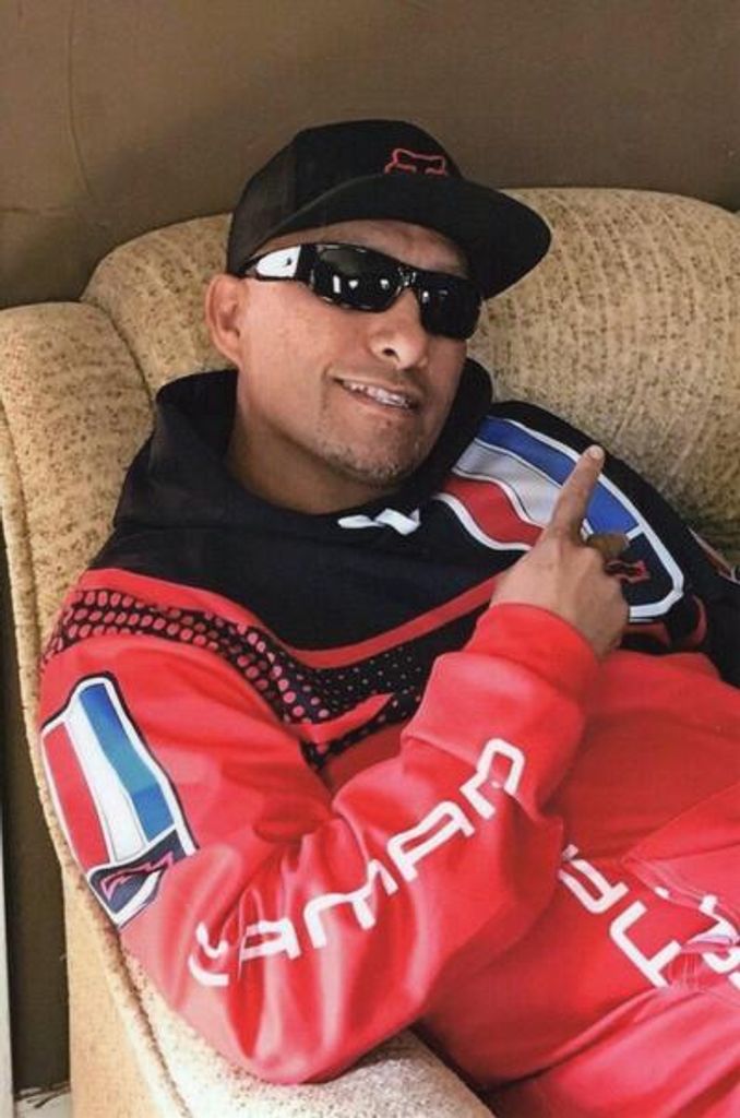 Robert Gil Deleon Profile Photo
