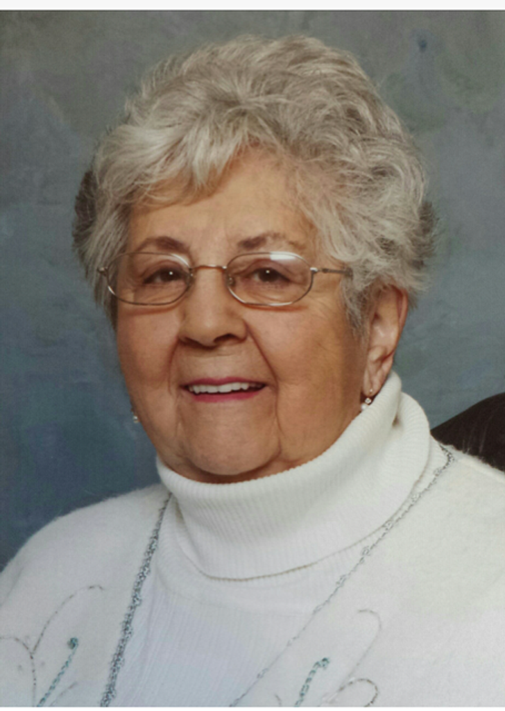 Evelyn (Silvia)  Enos