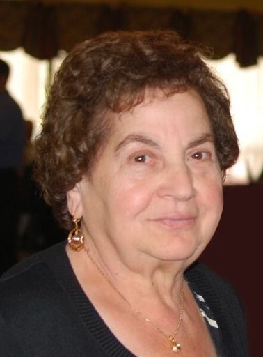 Anna  Spadafora photo gallery thumbnail 1 of 11