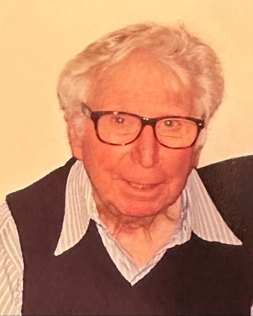 Manuel Whitaker Profile Photo