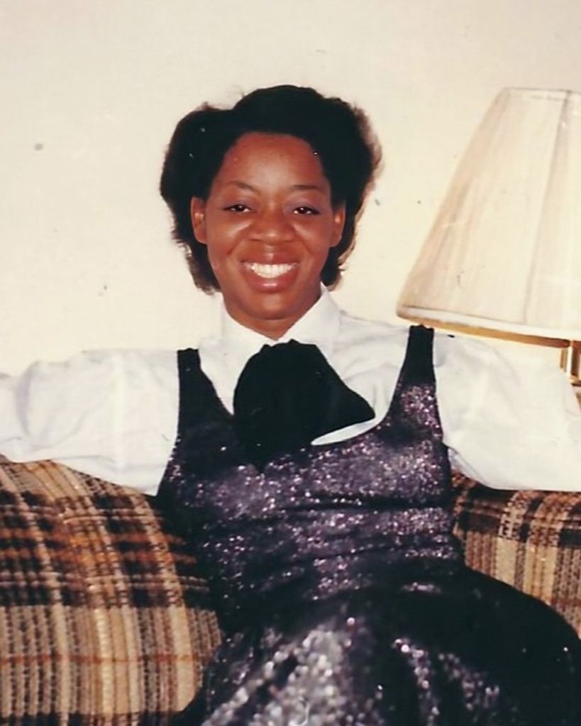 IRIS HENRY Profile Photo