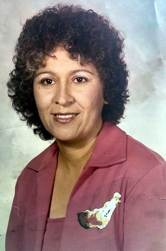 Yolanda C. Gonzalez photo gallery thumbnail 71 of 357