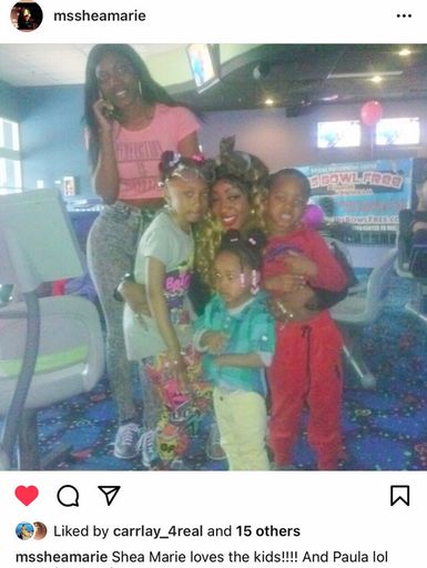 Stephanie Douglas photo gallery thumbnail 28 of 33