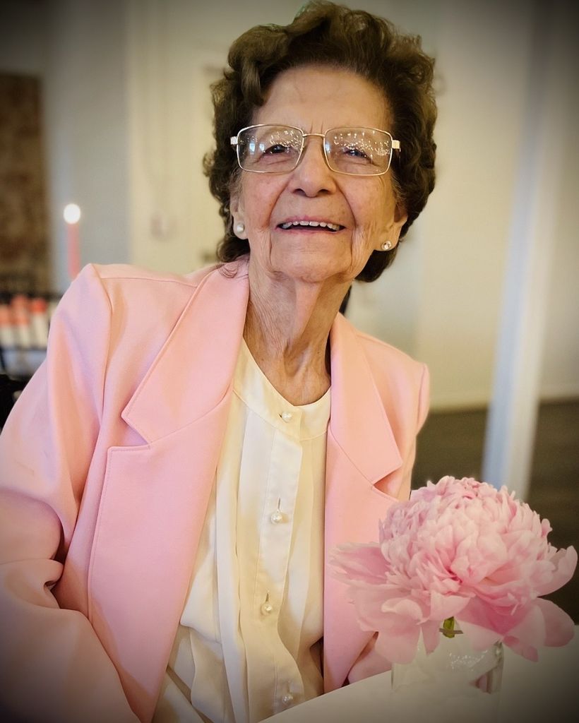 Helen Espinola Pfaff Profile Photo