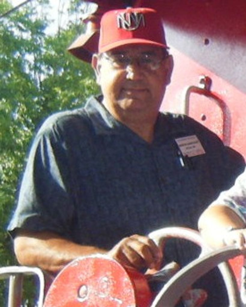 Martin Hillary Gonzales Profile Photo