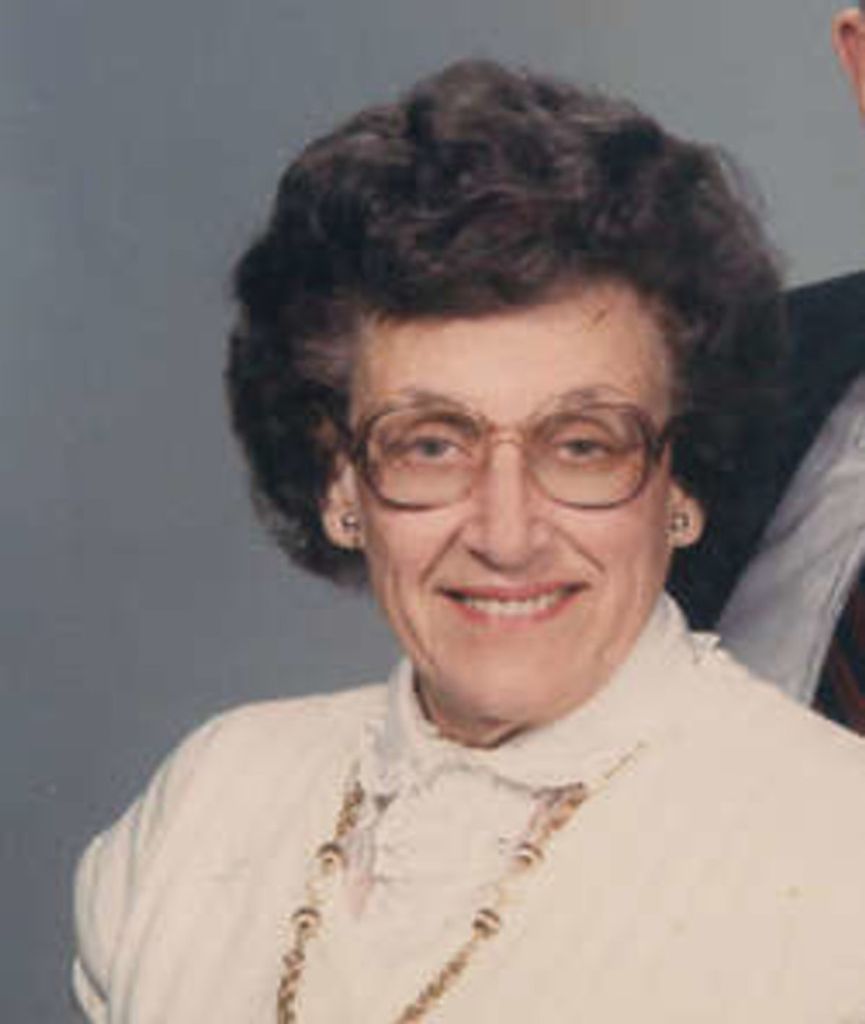Evelyn L Lawrence