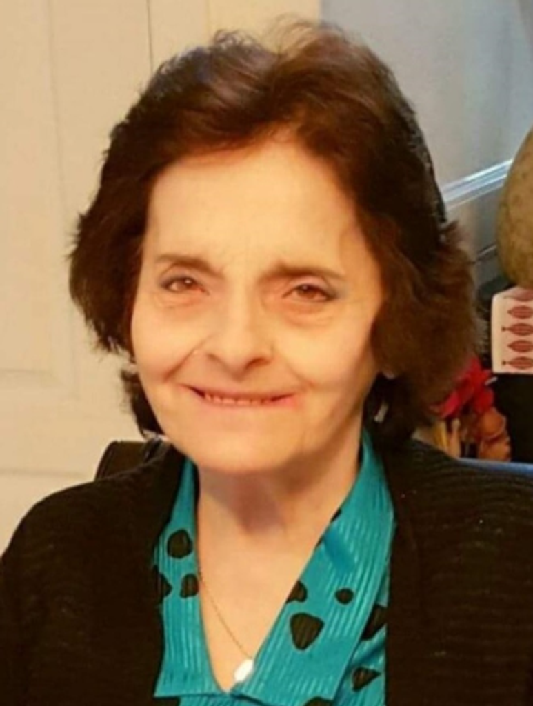 Theresa Marie Manolias Profile Photo