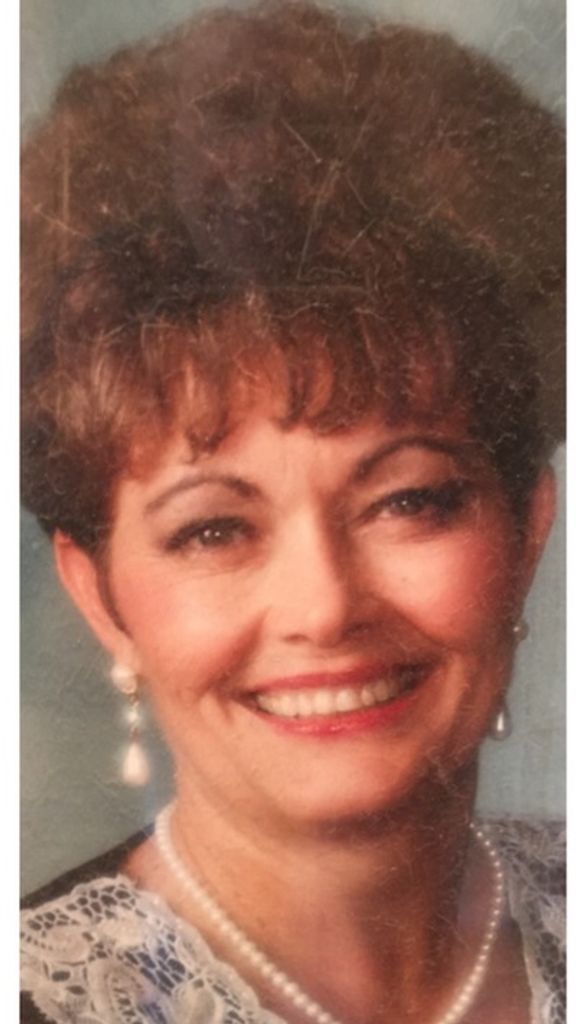 Robbie Lou Elliott Profile Photo