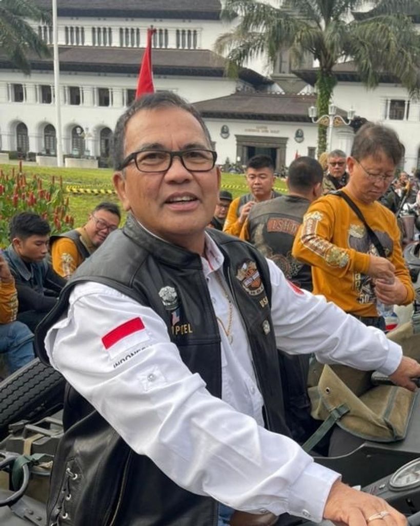 Paruhum "Tom" Sitompoel